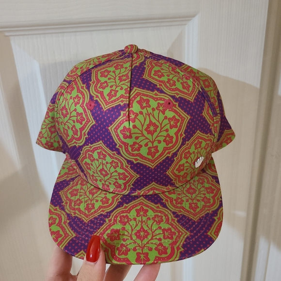 Gender neutral hat - Picture 2 of 4